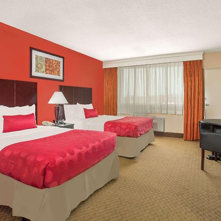 Ramada Plaza By Wyndham Fayetteville Fort Bragg Area Ngoại thất bức ảnh