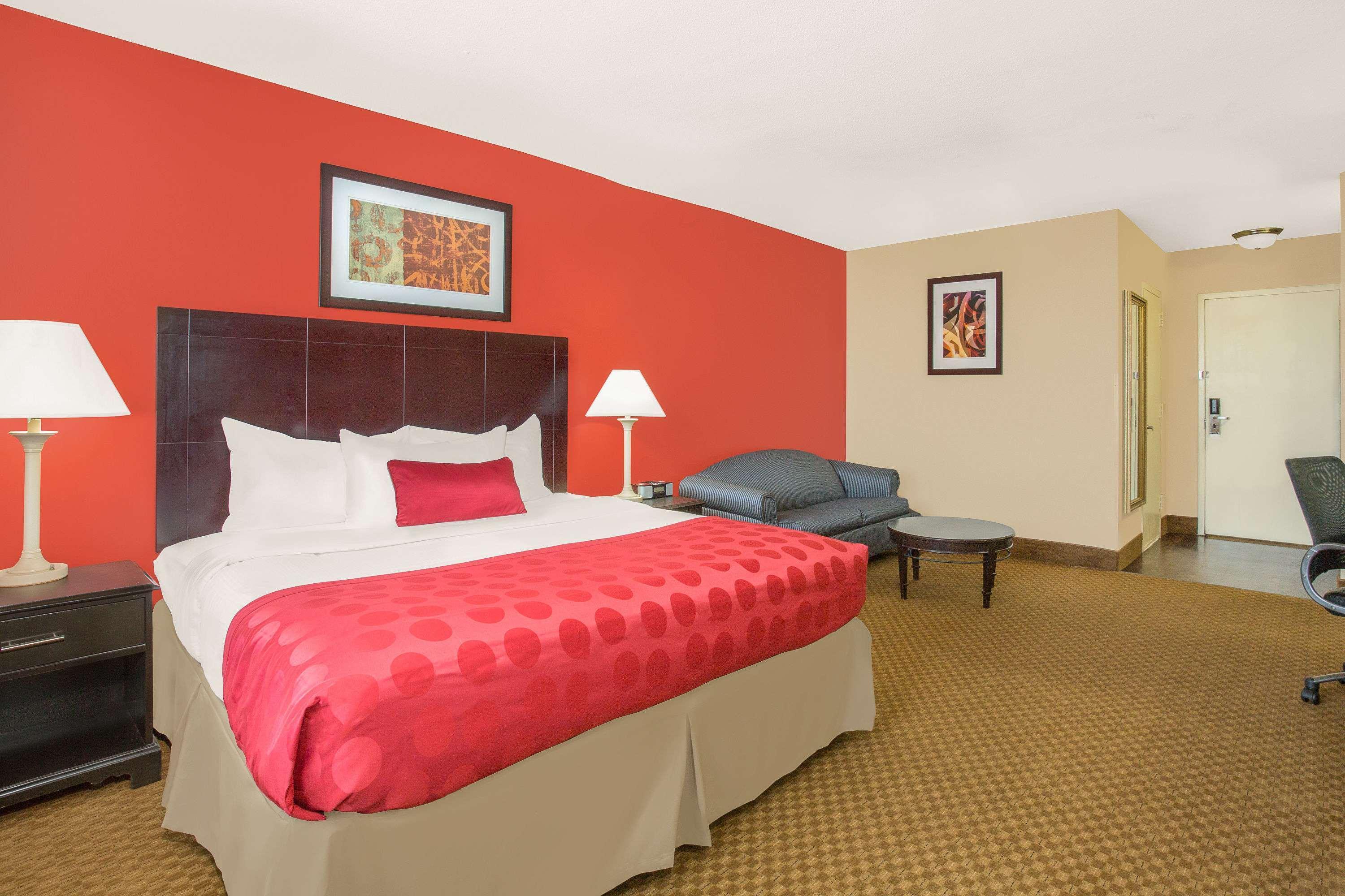 Ramada Plaza By Wyndham Fayetteville Fort Bragg Area Ngoại thất bức ảnh
