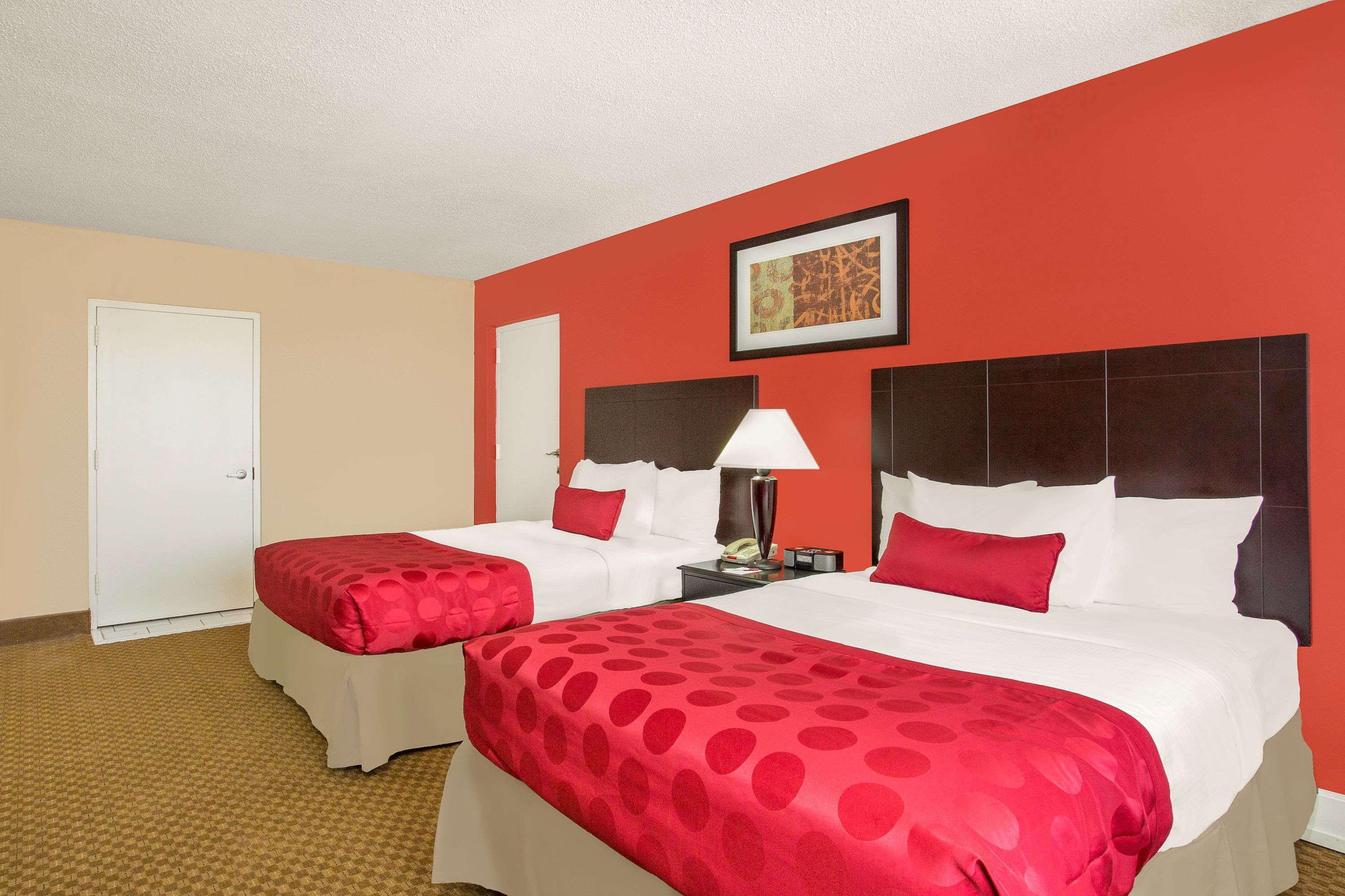Ramada Plaza By Wyndham Fayetteville Fort Bragg Area Ngoại thất bức ảnh
