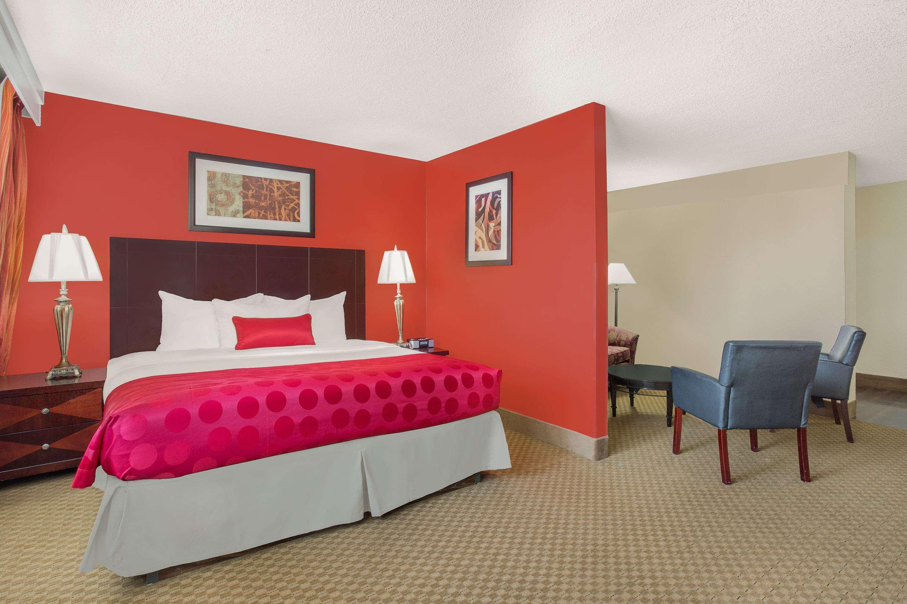 Ramada Plaza By Wyndham Fayetteville Fort Bragg Area Ngoại thất bức ảnh