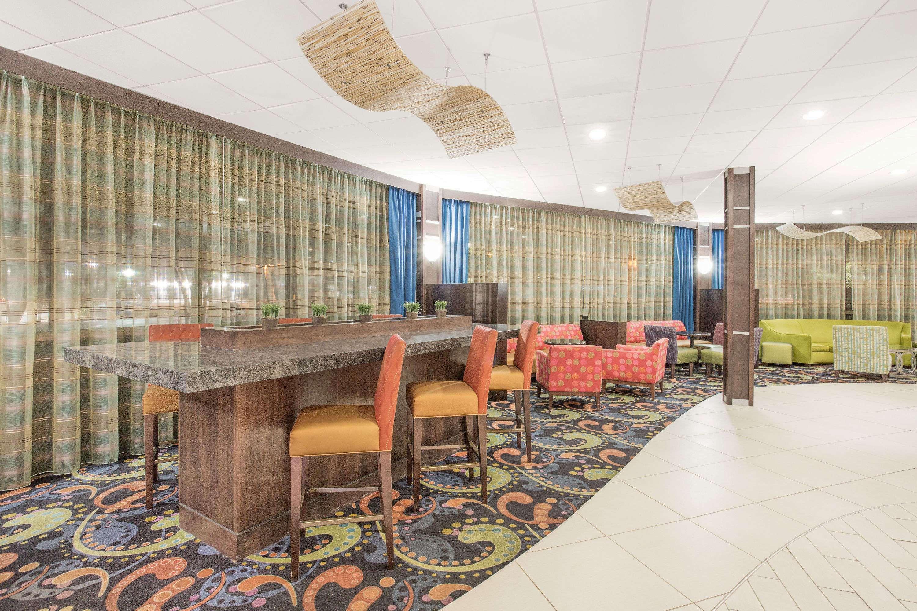 Ramada Plaza By Wyndham Fayetteville Fort Bragg Area Ngoại thất bức ảnh