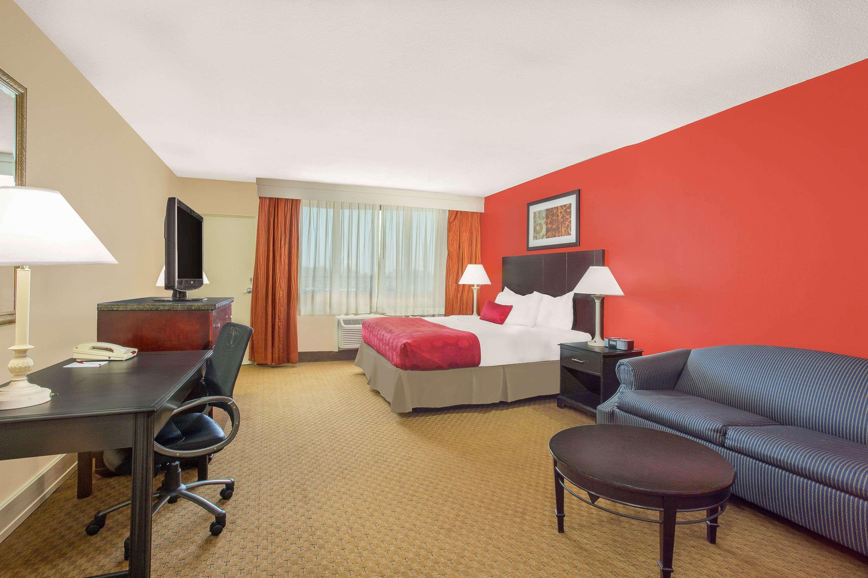 Ramada Plaza By Wyndham Fayetteville Fort Bragg Area Ngoại thất bức ảnh