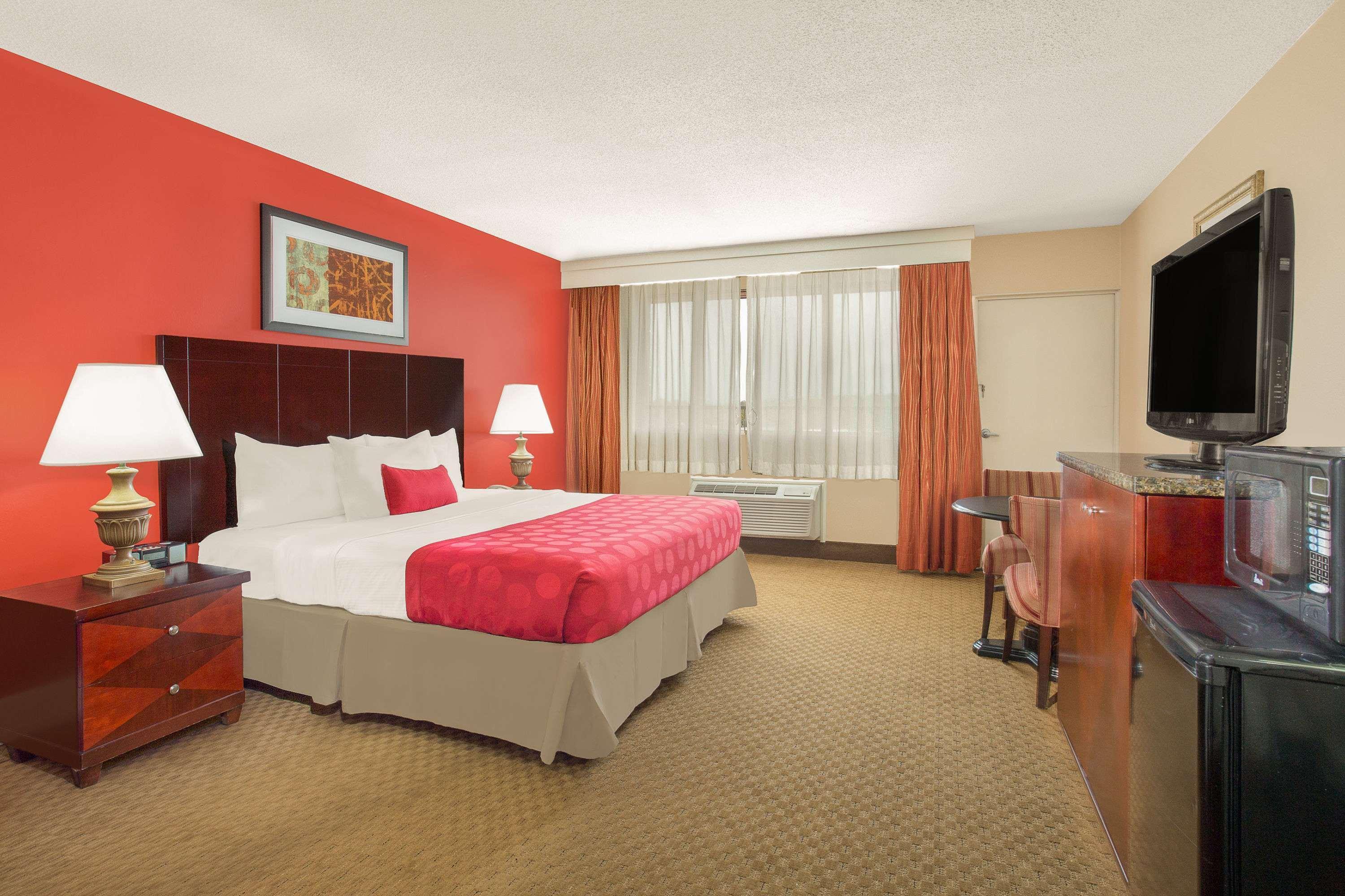 Ramada Plaza By Wyndham Fayetteville Fort Bragg Area Ngoại thất bức ảnh