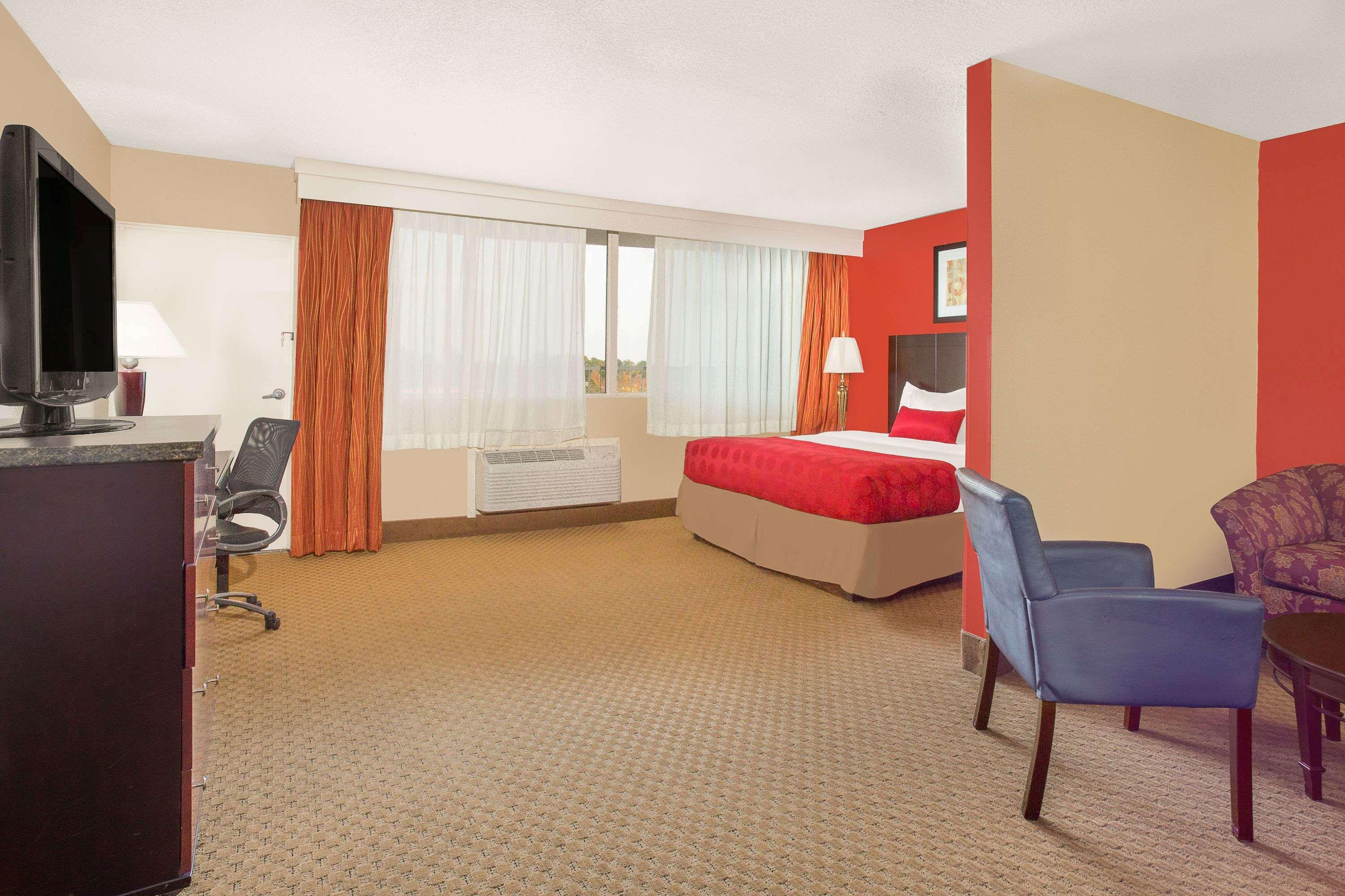 Ramada Plaza By Wyndham Fayetteville Fort Bragg Area Ngoại thất bức ảnh