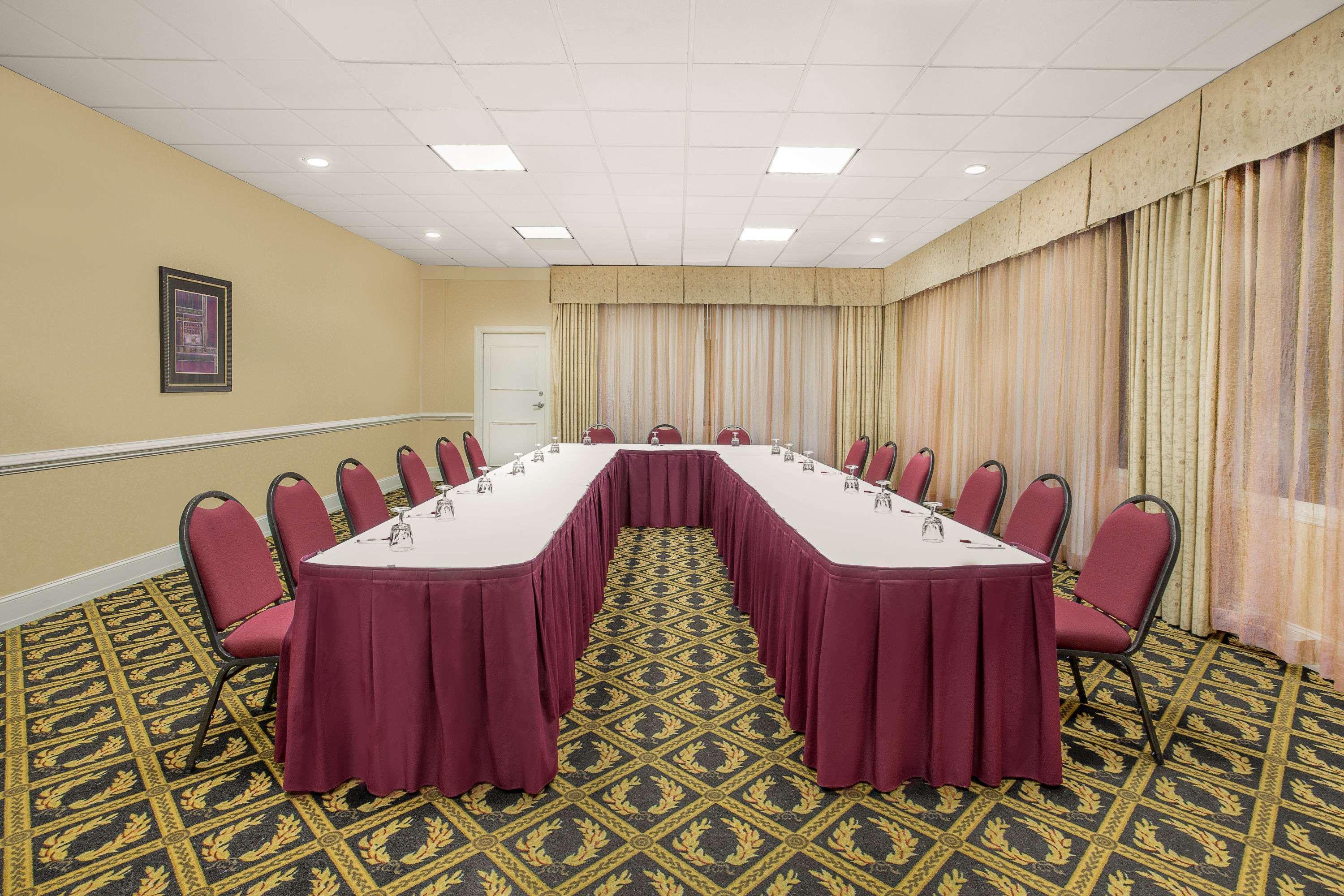 Ramada Plaza By Wyndham Fayetteville Fort Bragg Area Ngoại thất bức ảnh