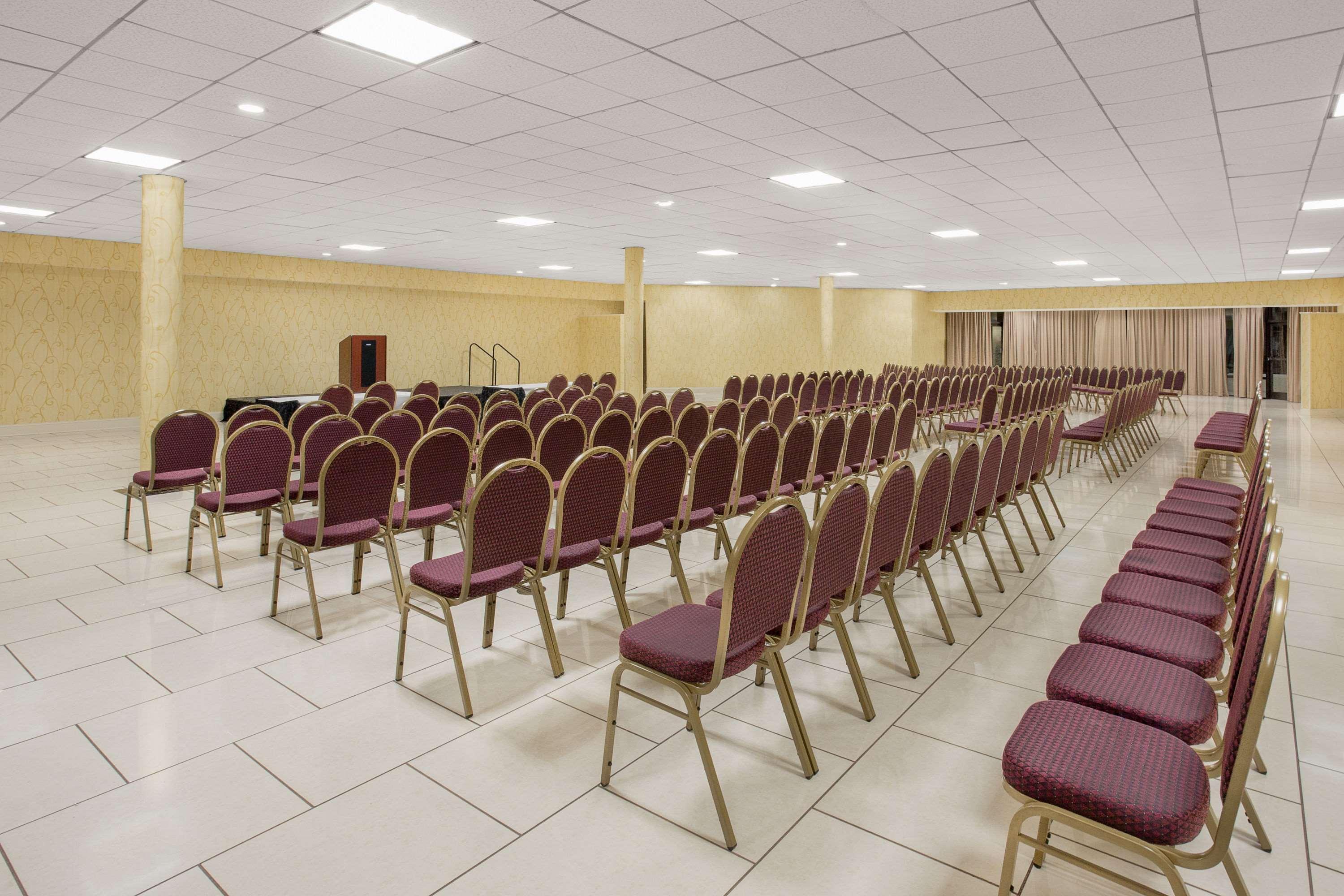 Ramada Plaza By Wyndham Fayetteville Fort Bragg Area Ngoại thất bức ảnh