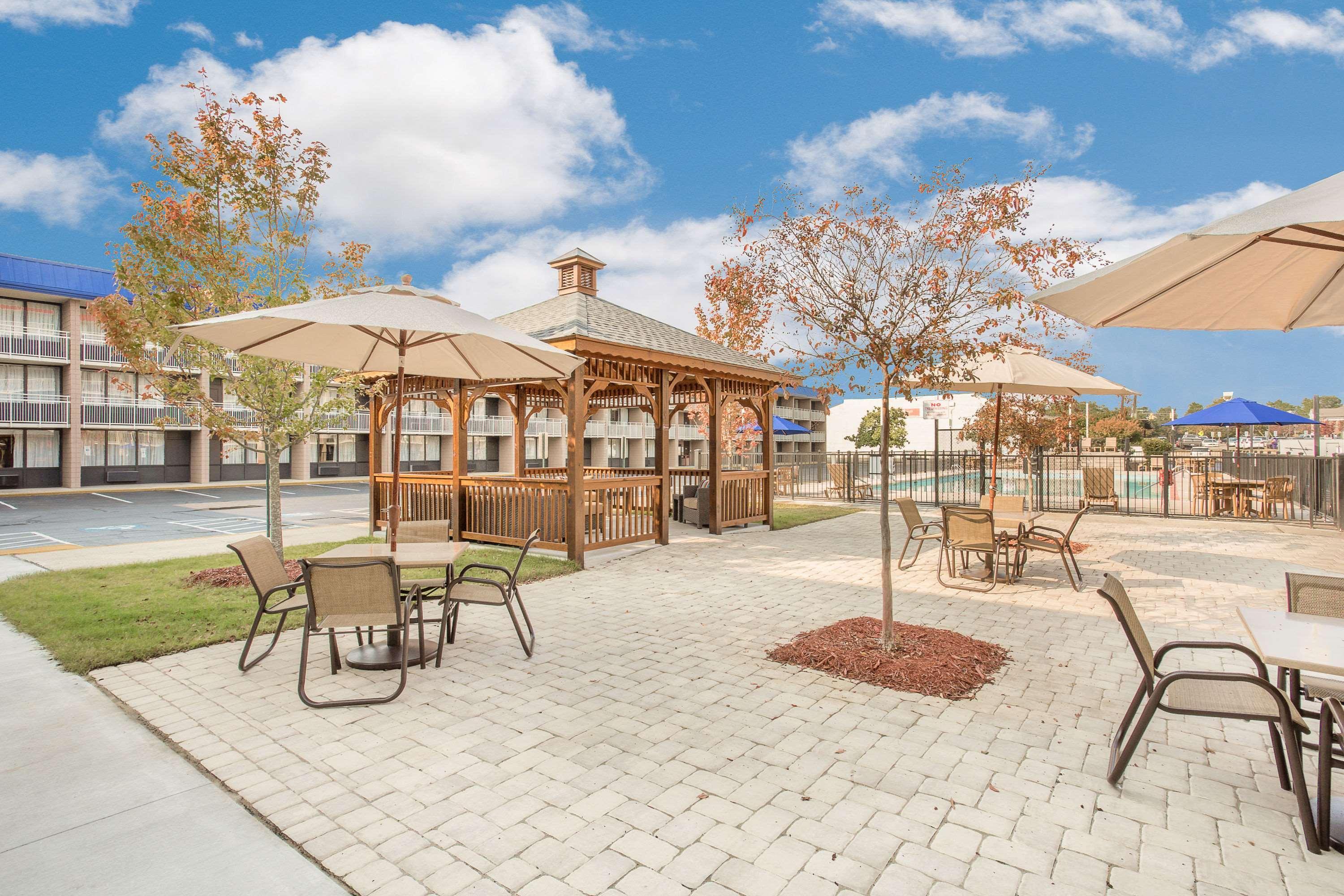 Ramada Plaza By Wyndham Fayetteville Fort Bragg Area Ngoại thất bức ảnh
