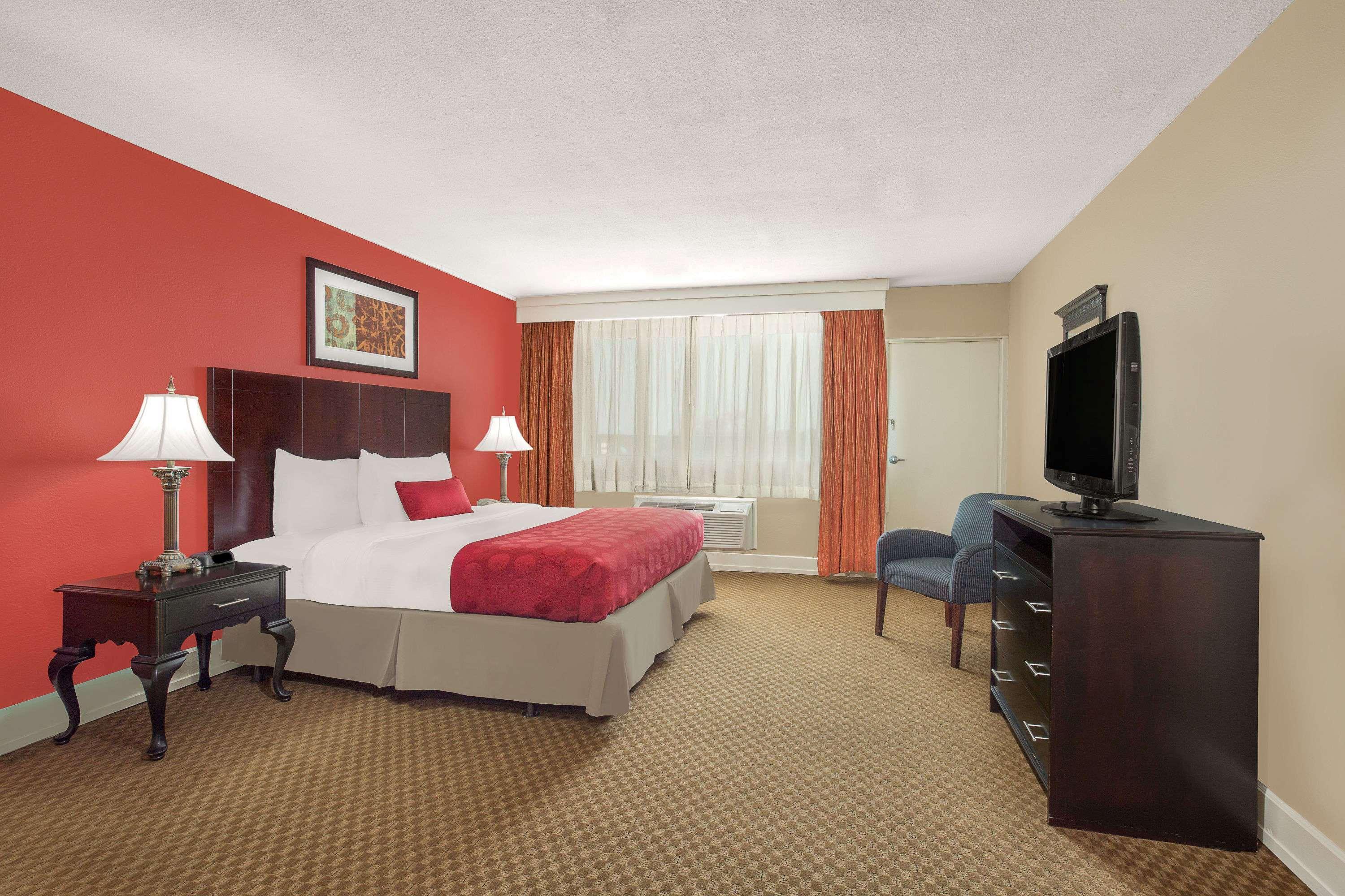 Ramada Plaza By Wyndham Fayetteville Fort Bragg Area Ngoại thất bức ảnh