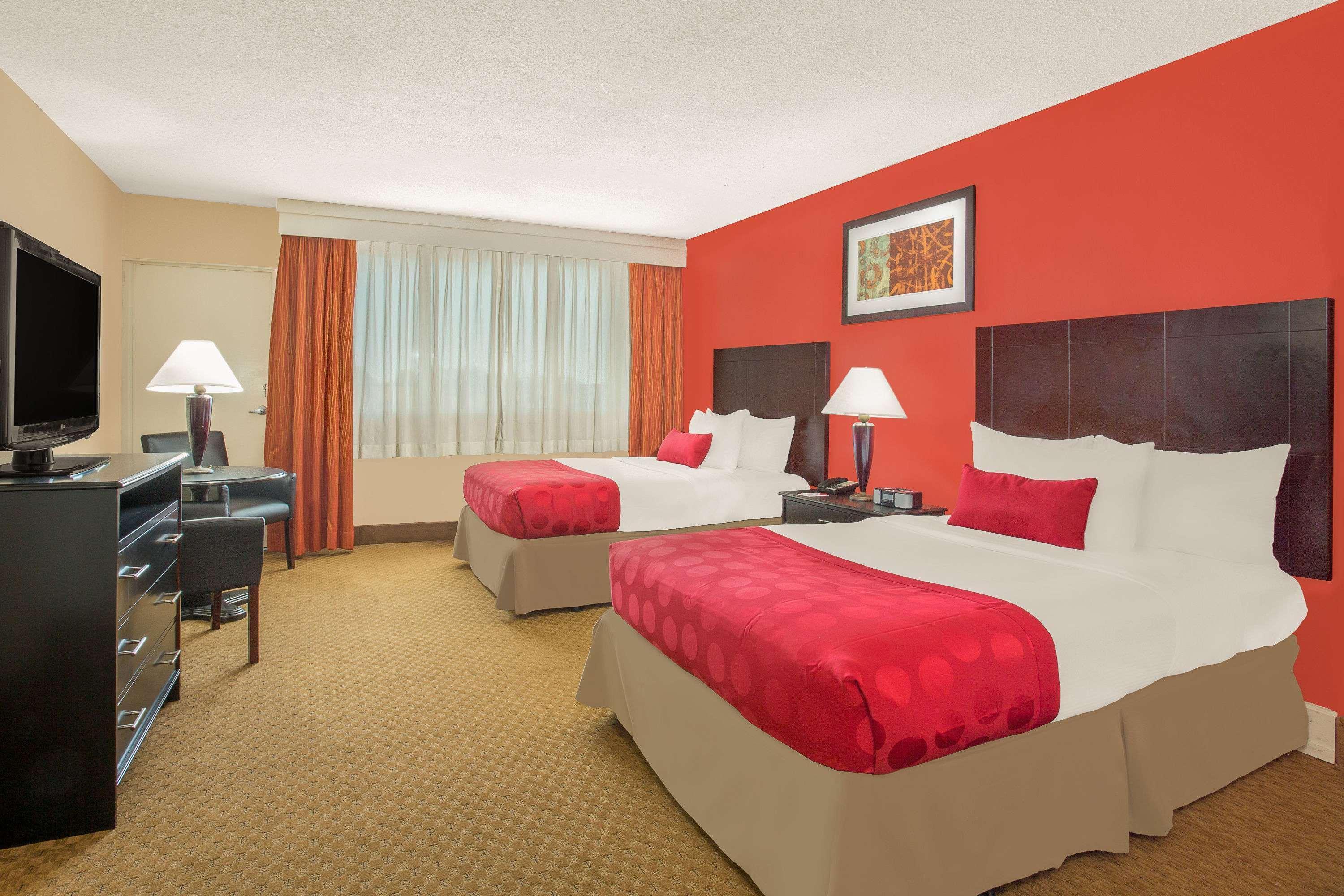 Ramada Plaza By Wyndham Fayetteville Fort Bragg Area Ngoại thất bức ảnh