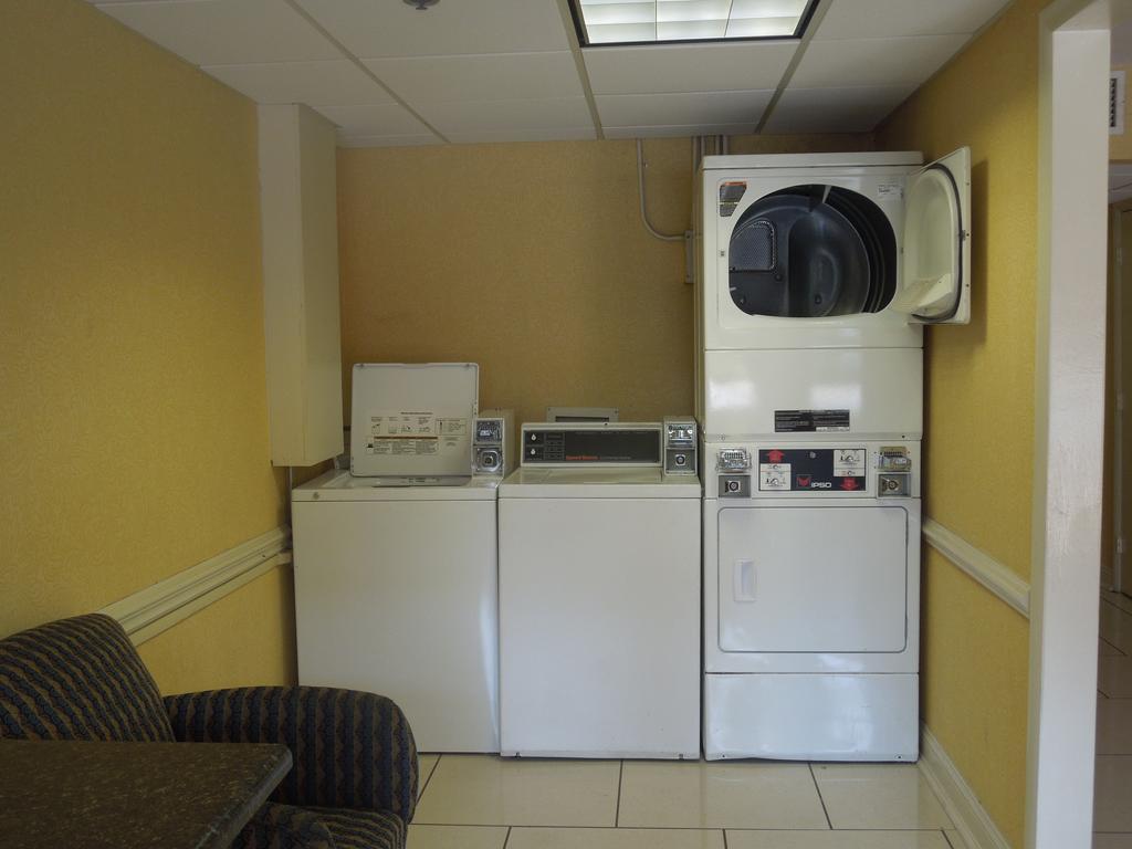 Ramada Plaza By Wyndham Fayetteville Fort Bragg Area Ngoại thất bức ảnh