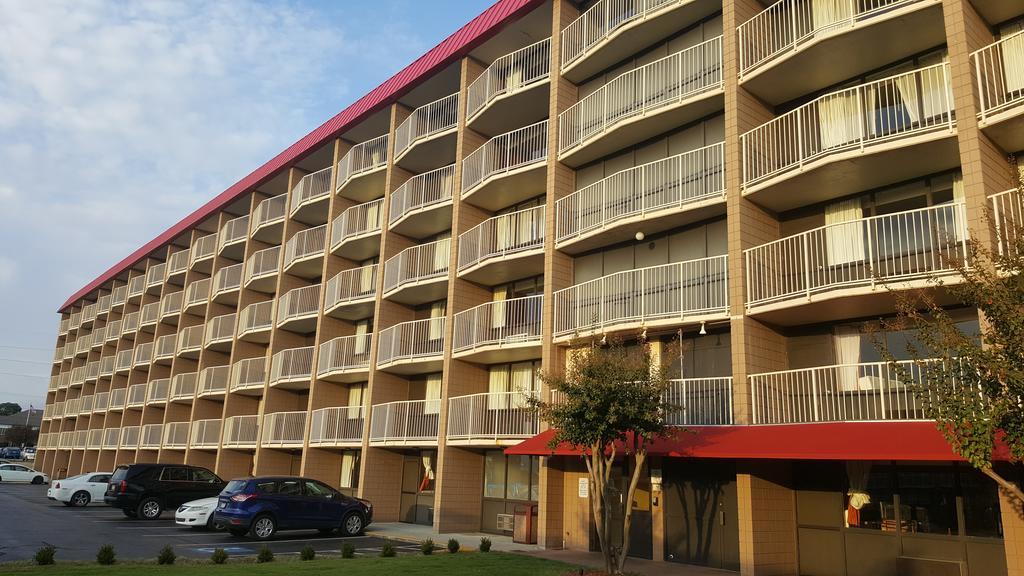 Ramada Plaza By Wyndham Fayetteville Fort Bragg Area Ngoại thất bức ảnh