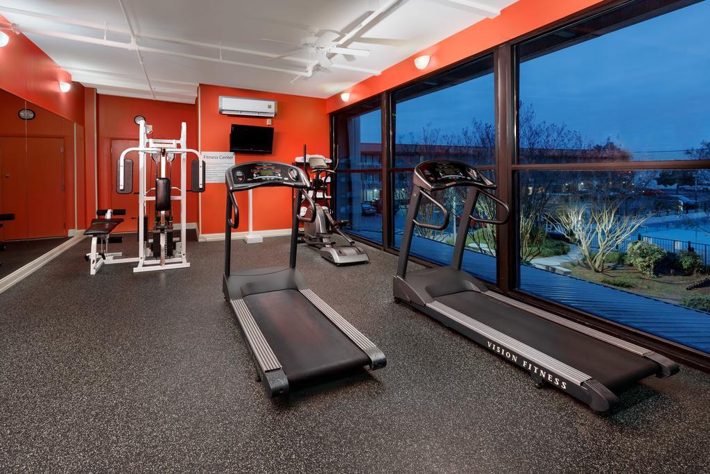 Ramada Plaza By Wyndham Fayetteville Fort Bragg Area Ngoại thất bức ảnh